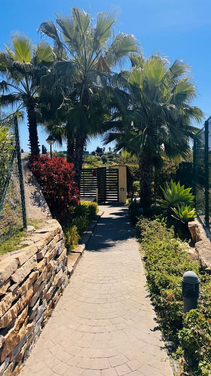 Apartamento de 2 habitaciones en New Golden Mile en venta con piscina garaje - 510.000 € (Ref: 9974149)