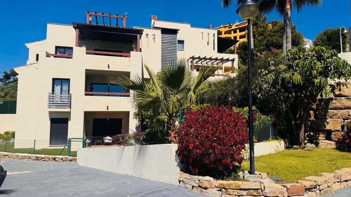 Apartamento de 2 habitaciones en New Golden Mile en venta con piscina garaje - 510.000 € (Ref: 9974149)
