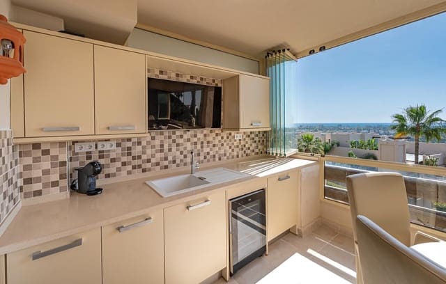 2 soverom Leilighet til salgs i El Paraiso, Estepona med svømmebasseng garasje - € 549 000 (Ref: 9974150)