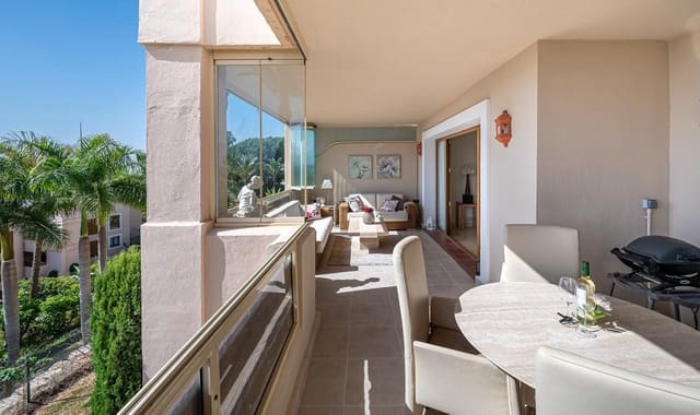 2 soverom Leilighet til salgs i El Paraiso, Estepona med svømmebasseng garasje - € 549 000 (Ref: 9974150)