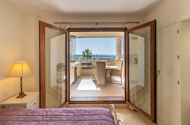 2 soverom Leilighet til salgs i El Paraiso, Estepona med svømmebasseng garasje - € 549 000 (Ref: 9974150)