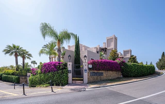 2 soverom Leilighet til salgs i El Paraiso, Estepona med svømmebasseng garasje - € 549 000 (Ref: 9974150)