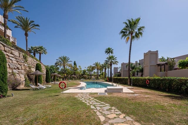 2 soverom Leilighet til salgs i El Paraiso, Estepona med svømmebasseng garasje - € 549 000 (Ref: 9974150)