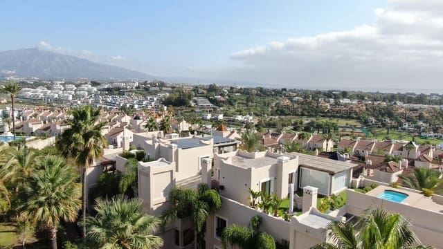 2 soverom Leilighet til salgs i El Paraiso, Estepona med svømmebasseng garasje - € 549 000 (Ref: 9974150)