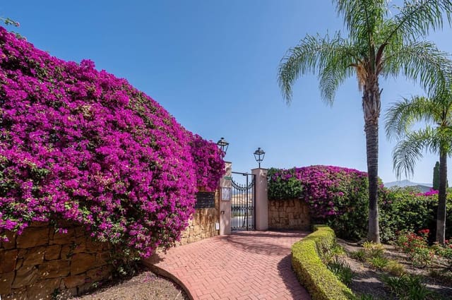 2 soverom Leilighet til salgs i El Paraiso, Estepona med svømmebasseng garasje - € 549 000 (Ref: 9974150)