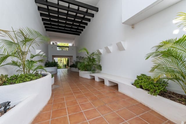 2 soverom Leilighet til salgs i Río Real, Marbella med svømmebasseng - € 530 000 (Ref: 9974151)
