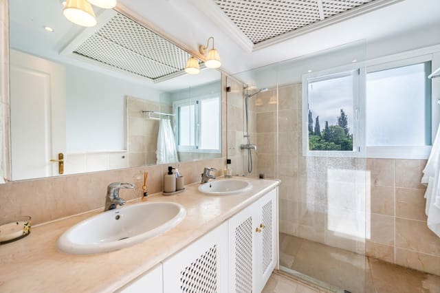 2 soverom Leilighet til salgs i Río Real, Marbella med svømmebasseng - € 530 000 (Ref: 9974151)