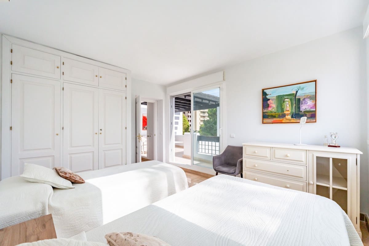 2 soverom Leilighet til salgs i Rio Real med svømmebasseng - € 530 000 (Ref: 9974151)