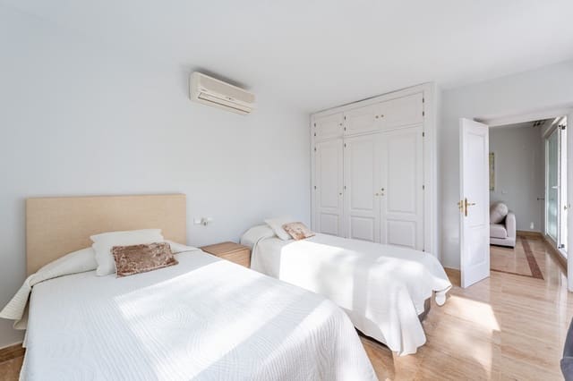 2 soverom Leilighet til salgs i Río Real, Marbella med svømmebasseng - € 530 000 (Ref: 9974151)