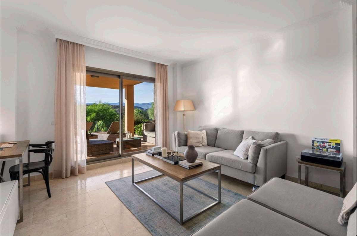 2 sovrum Lägenhet till salu i Benahavis med pool garage - 564 000 € (Ref: 9974152)