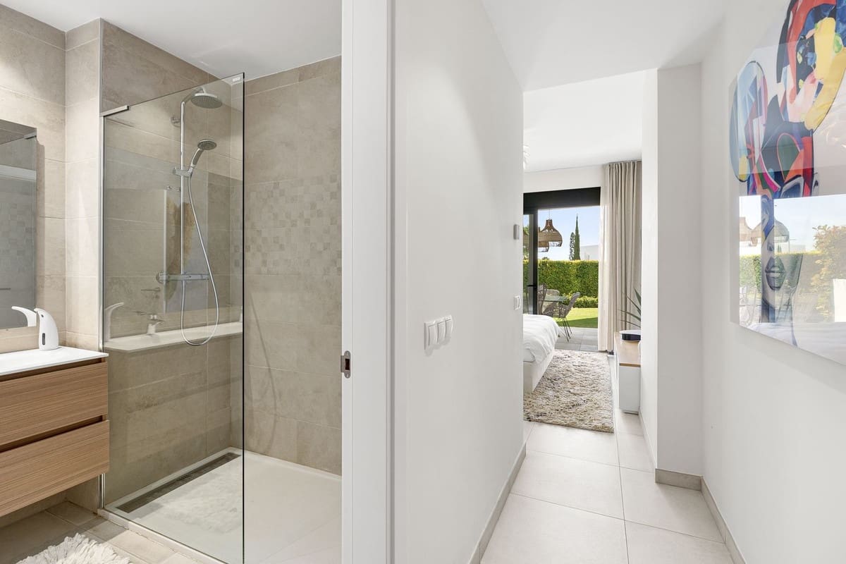 2 bedroom Apartment for sale in Benahavis with pool garage - € 565,000 (Ref: 9974153)