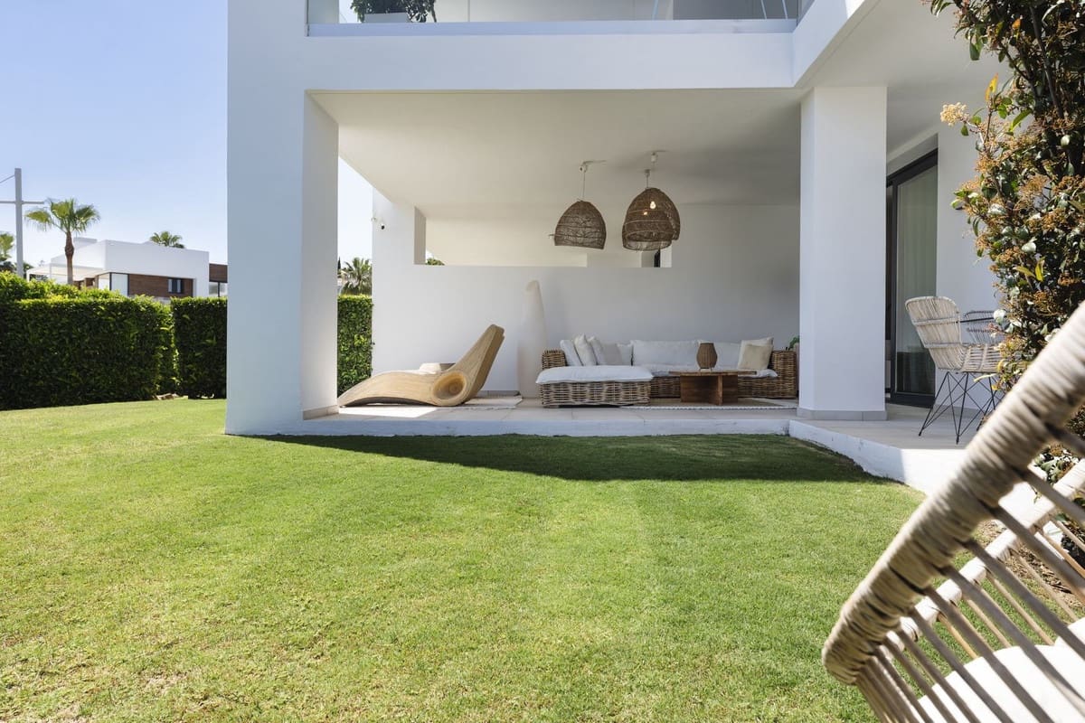 2 bedroom Apartment for sale in Benahavis with pool garage - € 565,000 (Ref: 9974153)