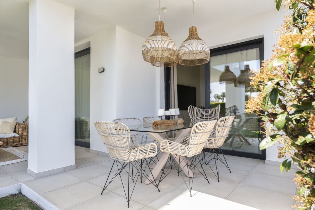2 bedroom Apartment for sale in Benahavis with pool garage - € 565,000 (Ref: 9974153)