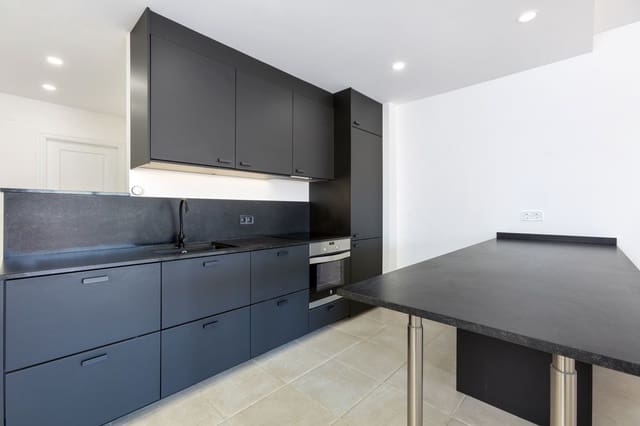 Apartamento de 3 habitaciones en Nueva Andalucia, Marbella en venta con piscina - 575.000 € (Ref: 9974155)