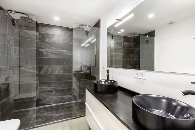 Apartamento de 3 habitaciones en Nueva Andalucia, Marbella en venta con piscina - 575.000 € (Ref: 9974155)