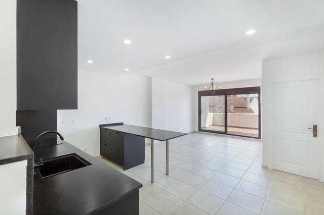 Apartamento de 3 habitaciones en Nueva Andalucia, Marbella en venta con piscina - 575.000 € (Ref: 9974155)