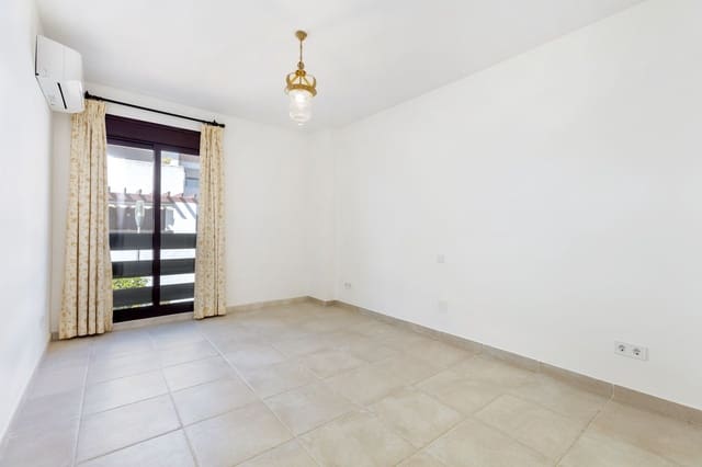 Apartamento de 3 habitaciones en Nueva Andalucia, Marbella en venta con piscina - 575.000 € (Ref: 9974155)