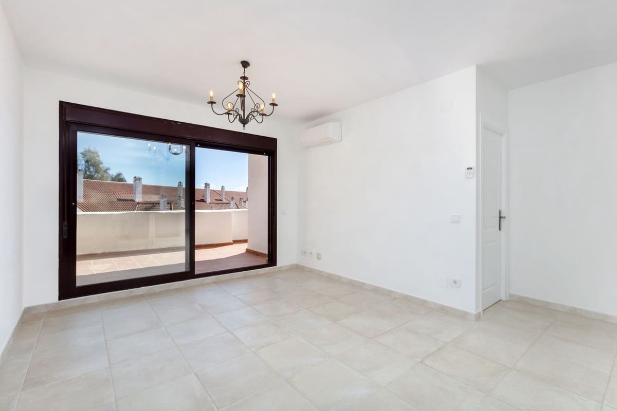Apartamento de 3 habitaciones en Nueva Andalucia en venta con piscina - 575.000 € (Ref: 9974155)