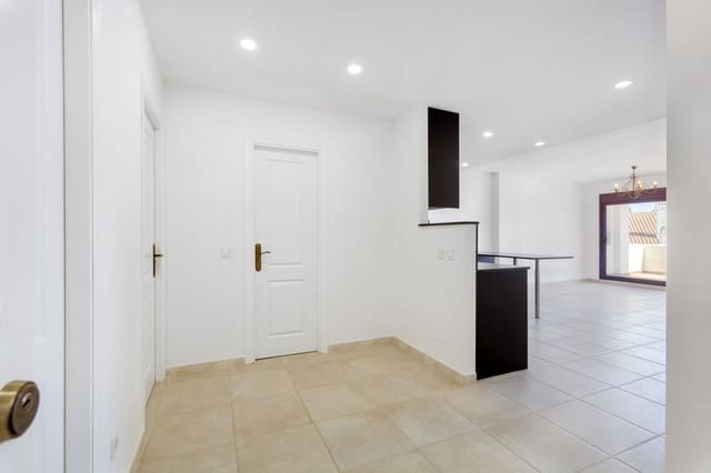 Apartamento de 3 habitaciones en Nueva Andalucia, Marbella en venta con piscina - 575.000 € (Ref: 9974155)