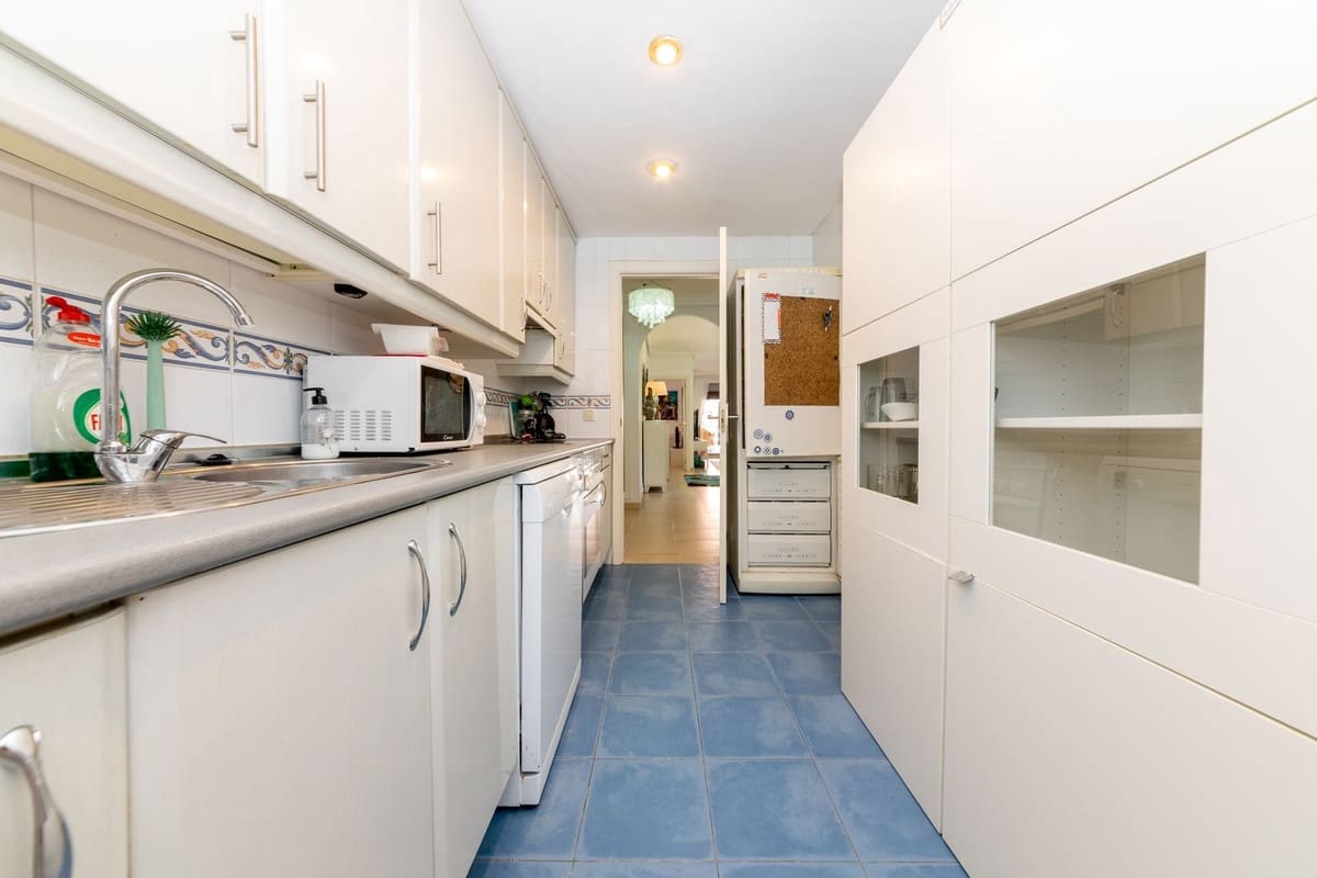 2 sypialnia Apartament na sprzedaż w Nueva Andalucia z basenem - 499 950 € (Ref: 9974157)