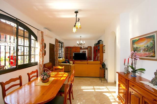 2 bedroom Apartment for sale in Fuengirola with pool - € 495,000 (Ref: 9974160)