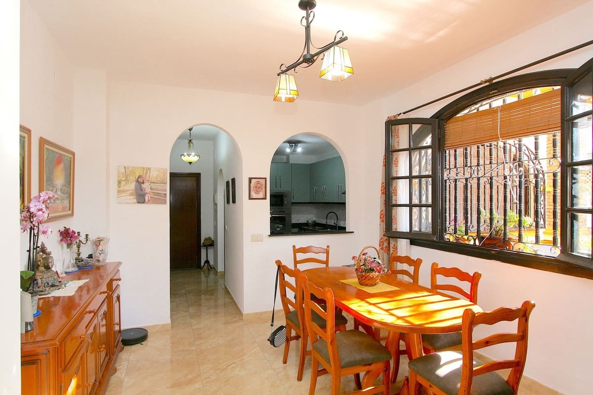 2 bedroom Apartment for sale in Fuengirola with pool - € 495,000 (Ref: 9974160)