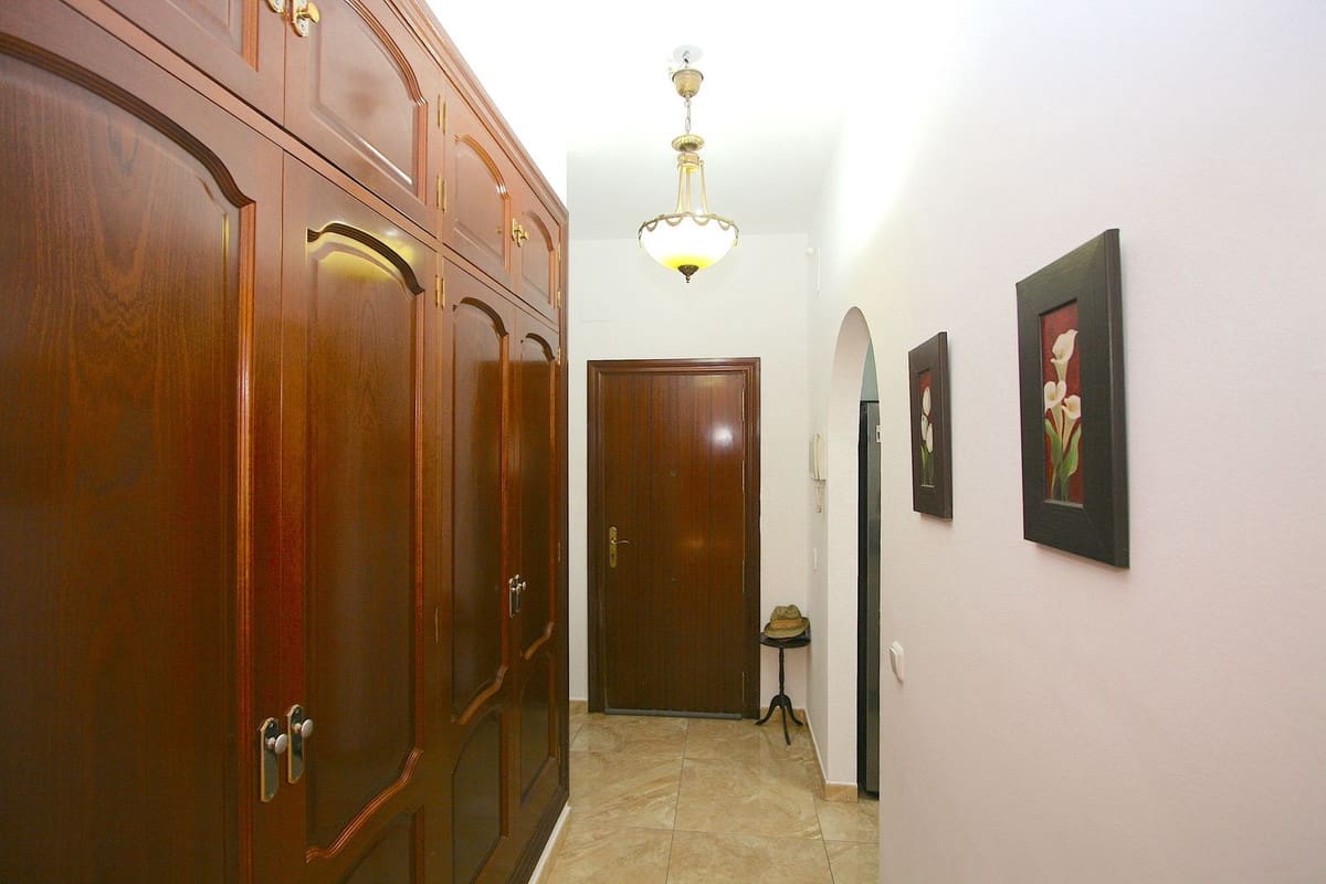 2 bedroom Apartment for sale in Fuengirola with pool - € 495,000 (Ref: 9974160)