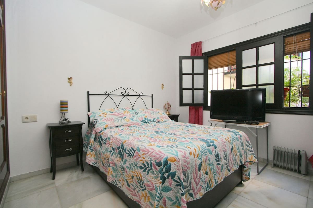 2 bedroom Apartment for sale in Fuengirola with pool - € 495,000 (Ref: 9974160)