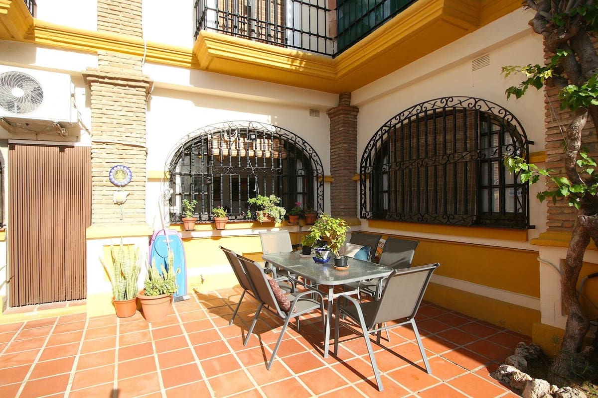 2 bedroom Apartment for sale in Fuengirola with pool - € 495,000 (Ref: 9974160)