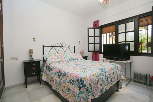 2 bedroom Apartment for sale in Fuengirola with pool - € 495,000 (Ref: 9974160)