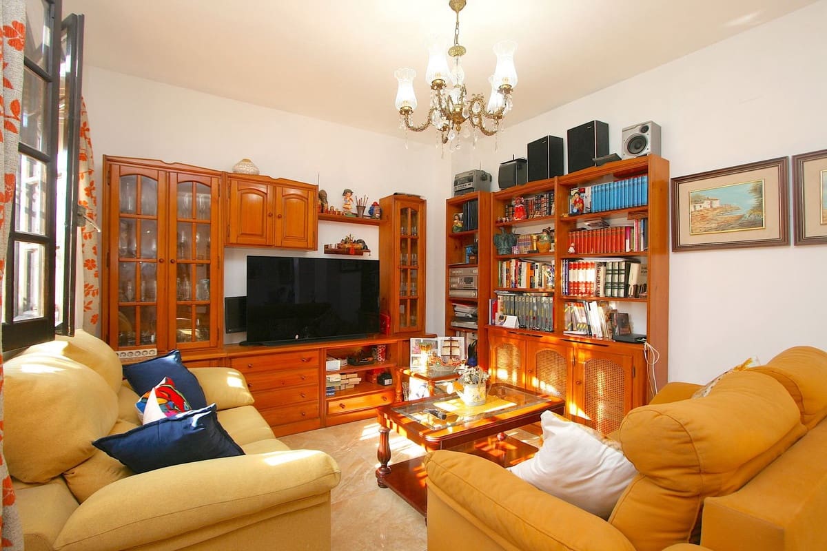 2 bedroom Apartment for sale in Fuengirola with pool - € 495,000 (Ref: 9974160)