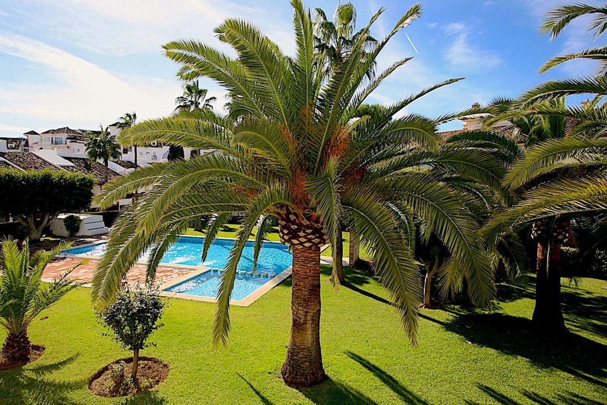 2 bedroom Apartment for sale in Fuengirola with pool - € 495,000 (Ref: 9974160)