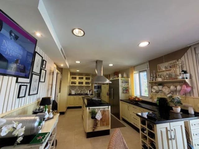 4 sovrum Lägenhet till salu i Estepona med garage - 515 000 € (Ref: 9974161)