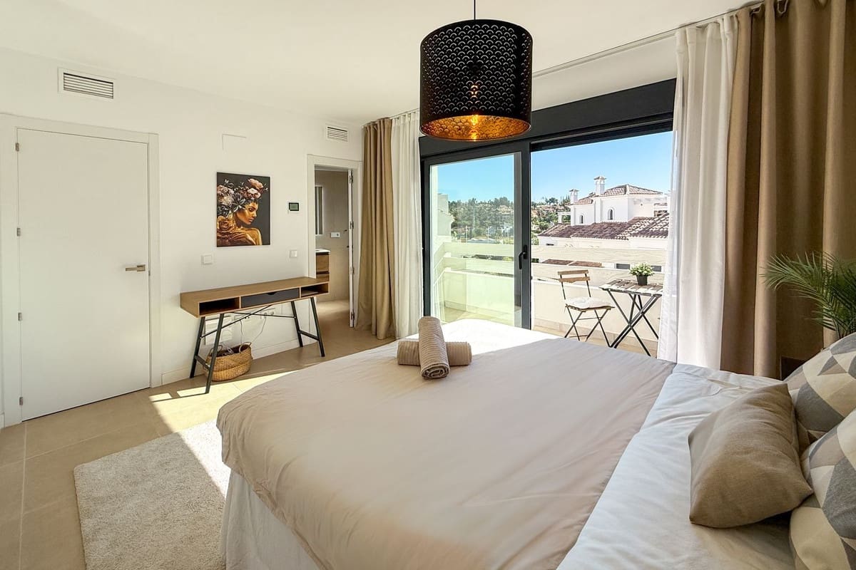 Casa de 3 habitaciones en El Paraiso en venta con piscina - 549.000 € (Ref: 9974162)