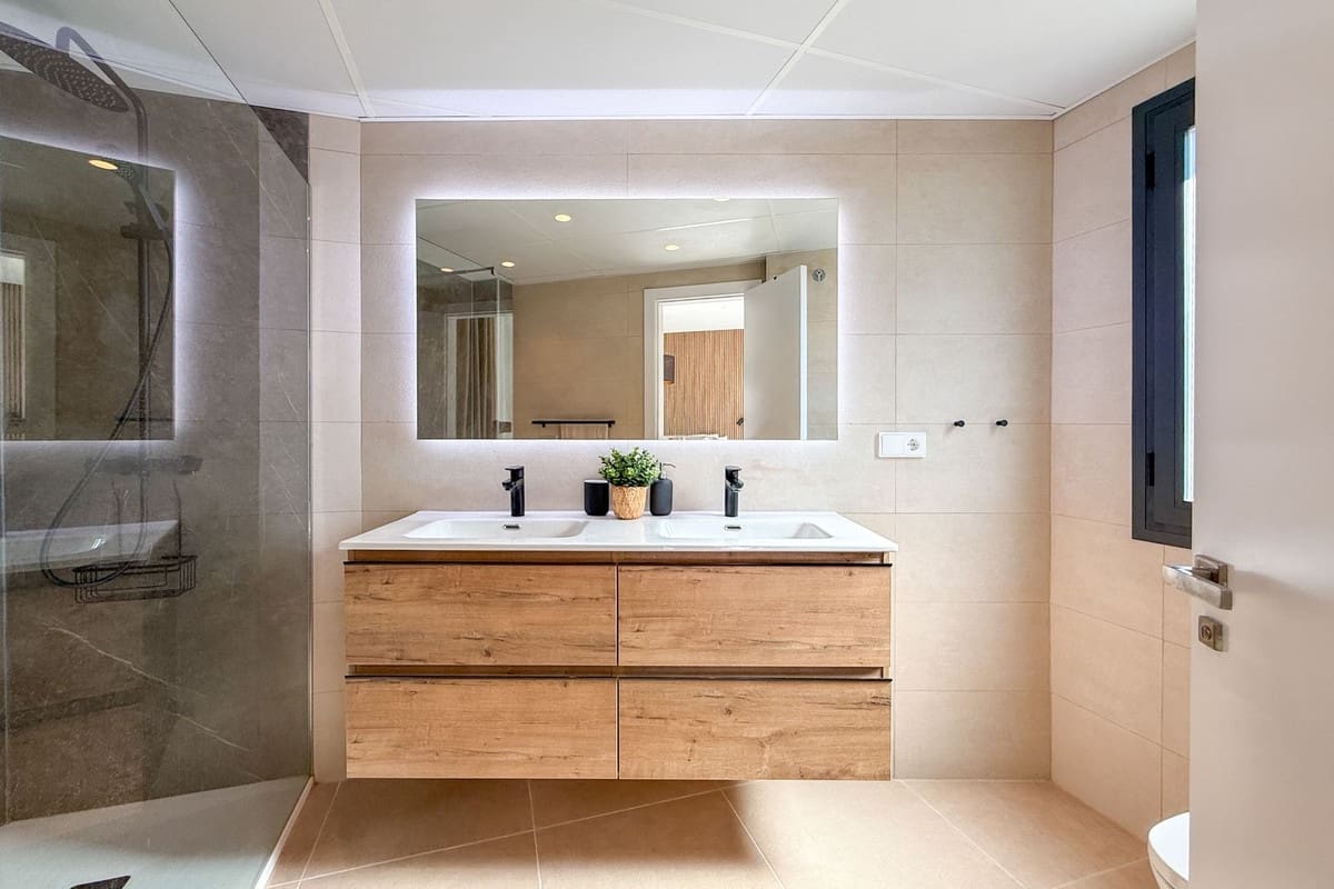 Casa de 3 habitaciones en El Paraiso en venta con piscina - 549.000 € (Ref: 9974162)