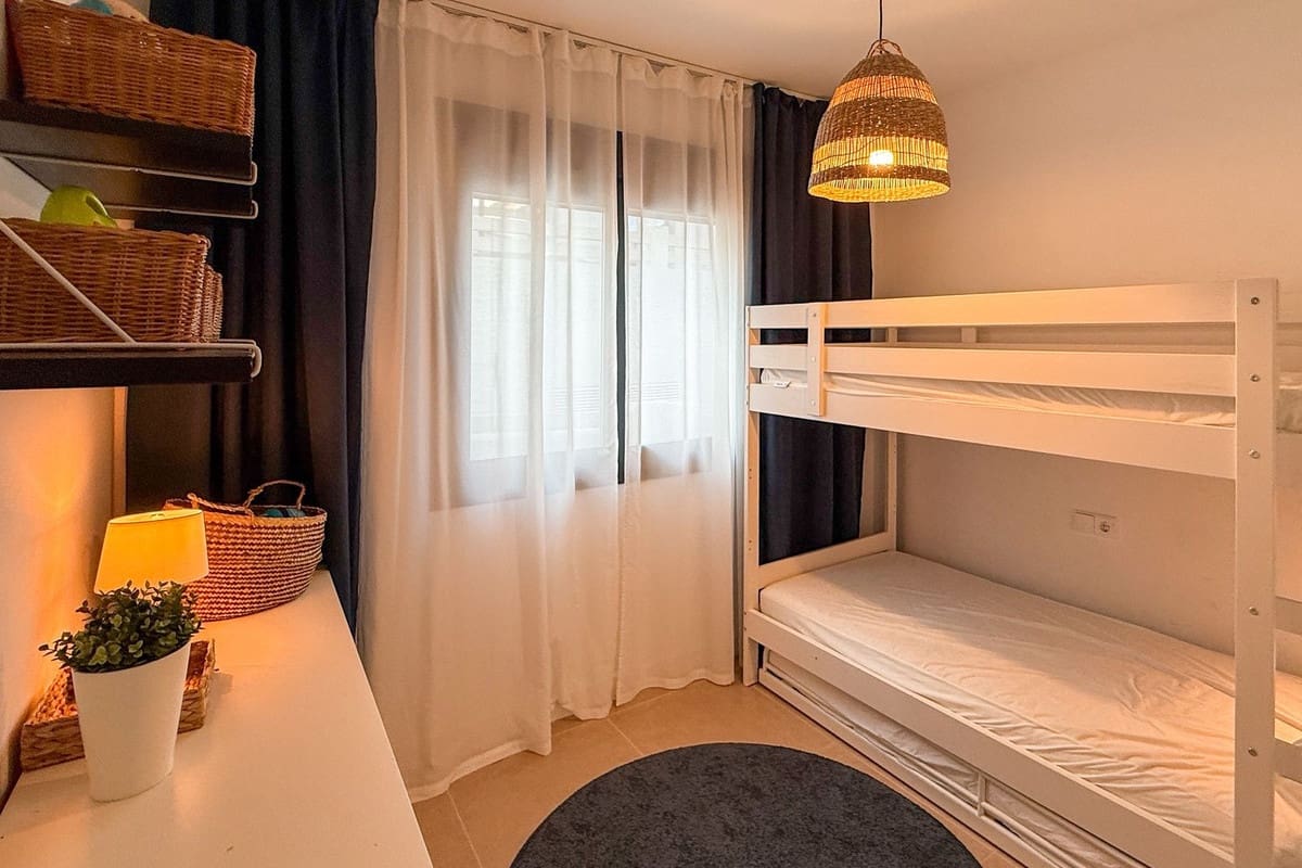 Casa de 3 habitaciones en El Paraiso en venta con piscina - 549.000 € (Ref: 9974162)