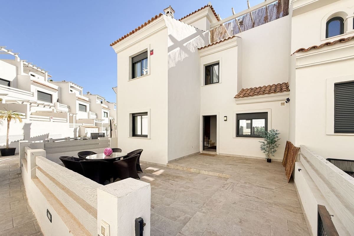 Casa de 3 habitaciones en El Paraiso en venta con piscina - 549.000 € (Ref: 9974162)