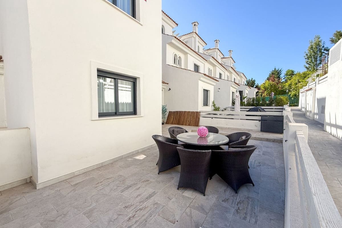 Casa de 3 habitaciones en El Paraiso en venta con piscina - 549.000 € (Ref: 9974162)