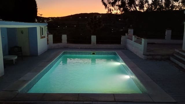3 bedroom Villa for sale in Estepona with pool garage - € 549,000 (Ref: 9974166)