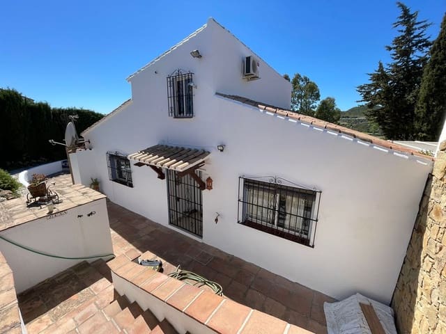3 bedroom Villa for sale in Estepona with pool garage - € 549,000 (Ref: 9974166)