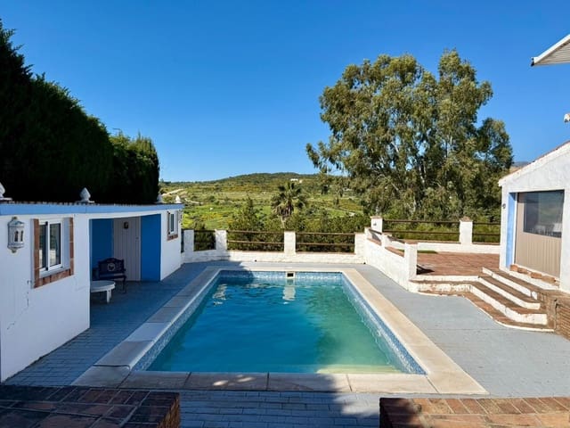 3 bedroom Villa for sale in Estepona with pool garage - € 549,000 (Ref: 9974166)