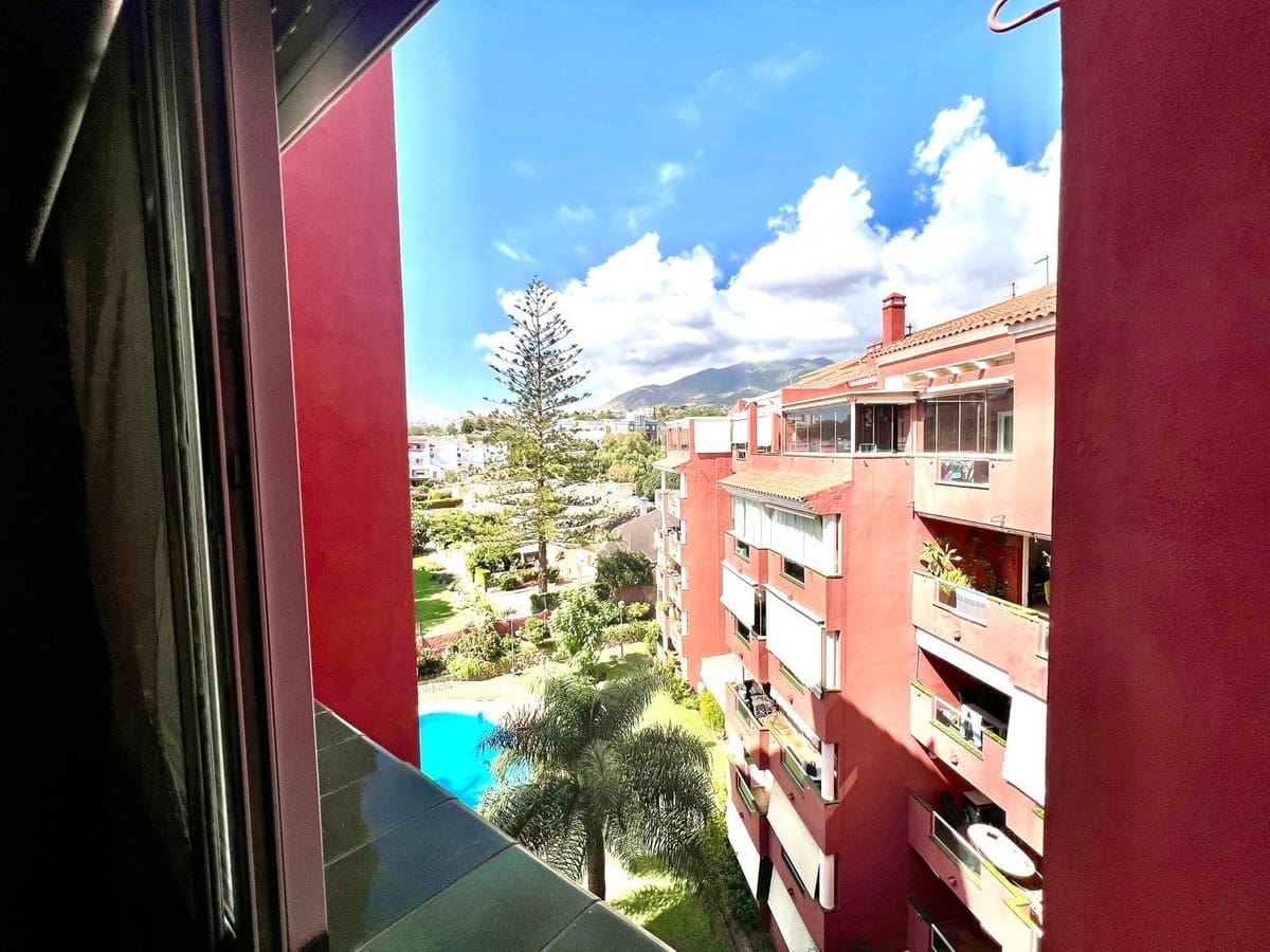 4 soveværelse Lejlighed til salg i Benalmadena Costa med swimmingpool garage - € 499.000 (Ref: 9974173)
