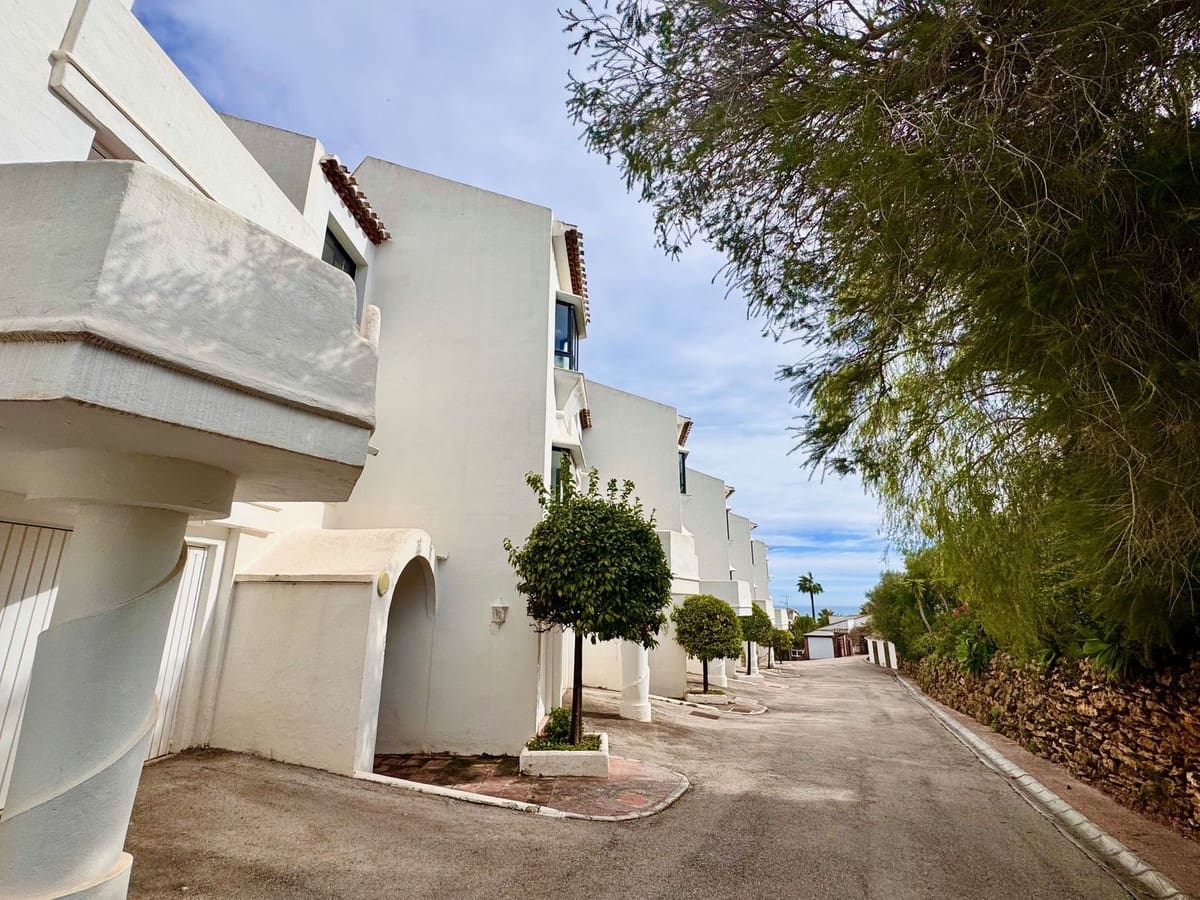 2 soveværelse Lejlighed til salg i Calahonda med swimmingpool garage - € 415.000 (Ref: 9974176)