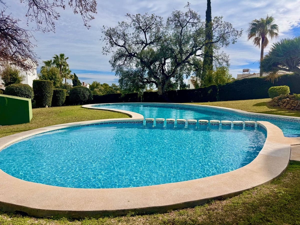 2 soveværelse Lejlighed til salg i Calahonda med swimmingpool garage - € 415.000 (Ref: 9974176)