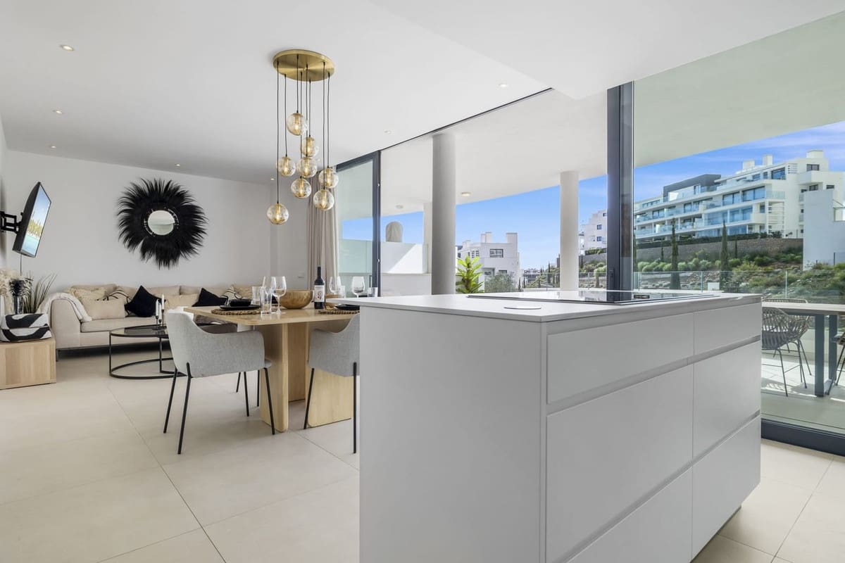 2 soverom Leilighet til salgs i Benalmadena med svømmebasseng garasje - € 530 000 (Ref: 9974178)