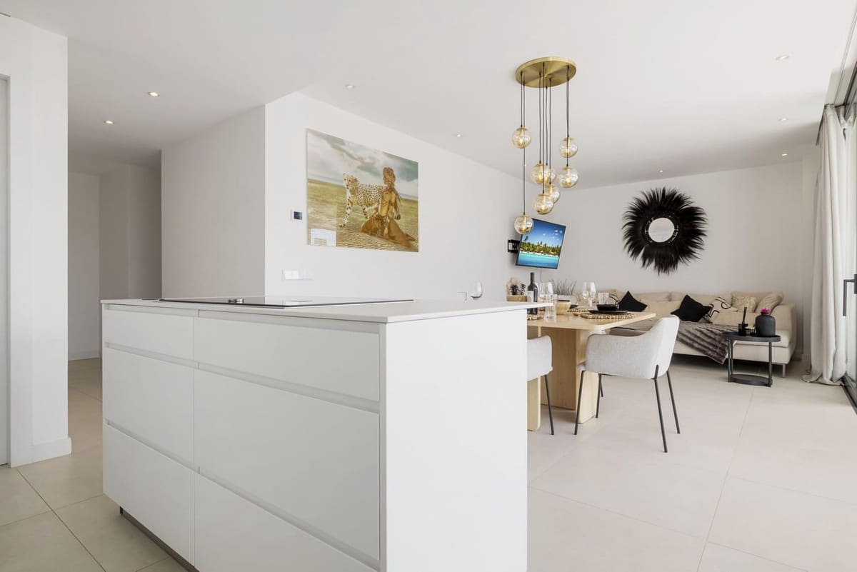 2 soverom Leilighet til salgs i Benalmadena med svømmebasseng garasje - € 530 000 (Ref: 9974178)