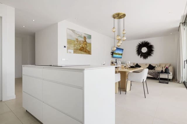 2 soverom Leilighet til salgs i Benalmádena med svømmebasseng garasje - € 530 000 (Ref: 9974178)
