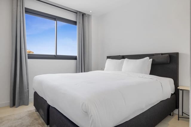 2 soverom Leilighet til salgs i Benalmádena med svømmebasseng garasje - € 530 000 (Ref: 9974178)