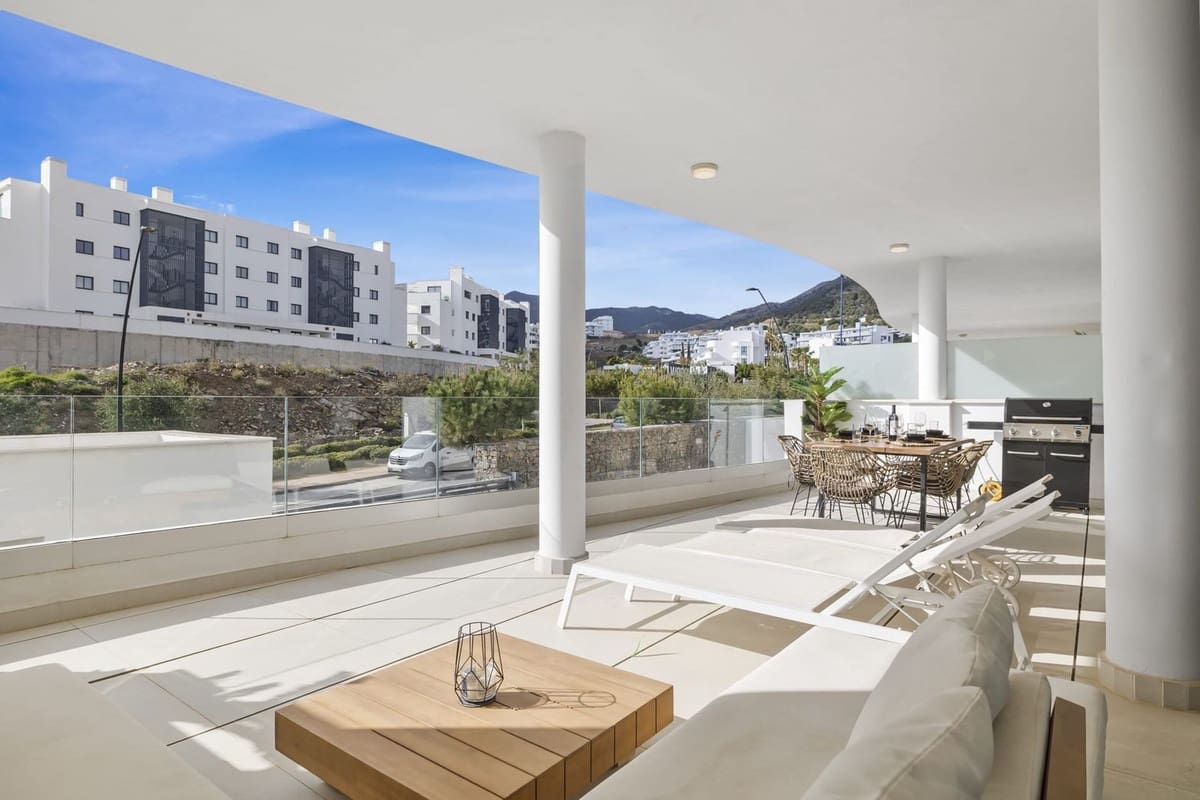 2 soverom Leilighet til salgs i Benalmadena med svømmebasseng garasje - € 530 000 (Ref: 9974178)