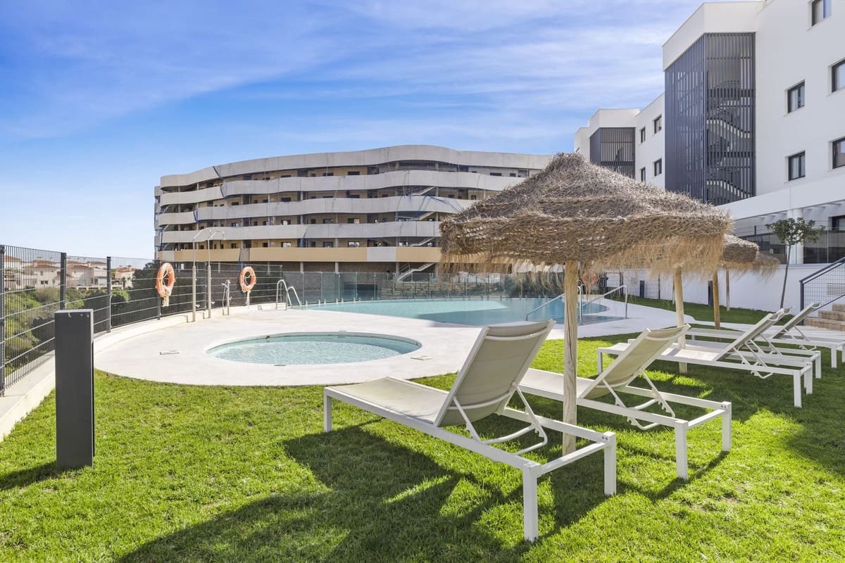 2 soverom Leilighet til salgs i Benalmadena med svømmebasseng garasje - € 530 000 (Ref: 9974178)
